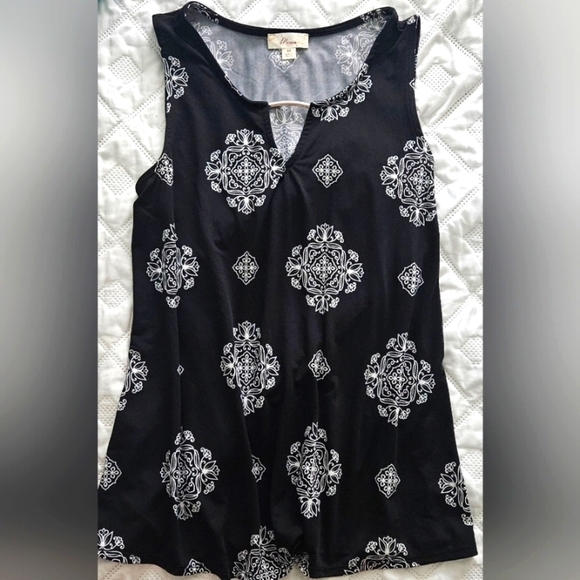 Misia Tops - 🌟Womens Black Sleeveless Top With White Ornate Design Pattern 🌟